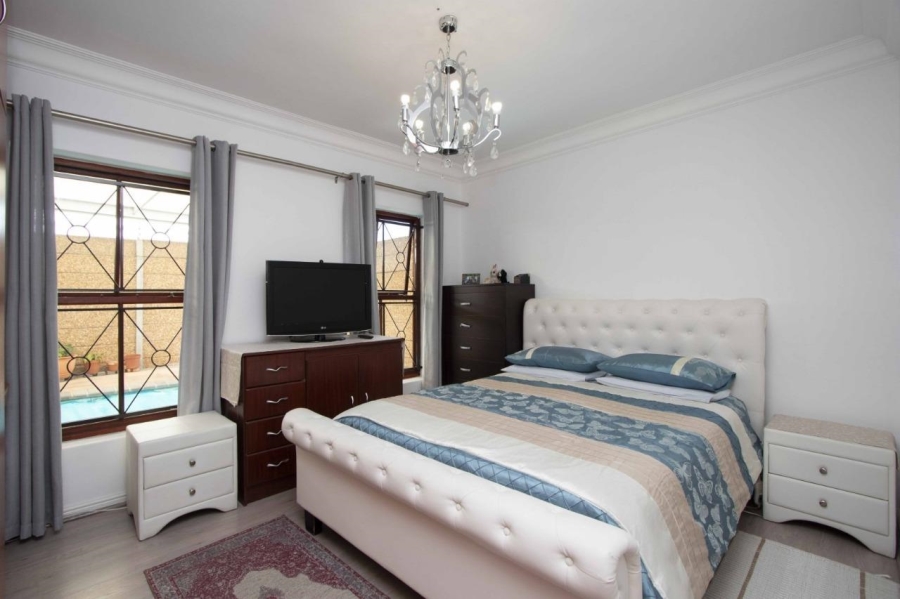 To Let 5 Bedroom Property for Rent in Parklands Western Cape